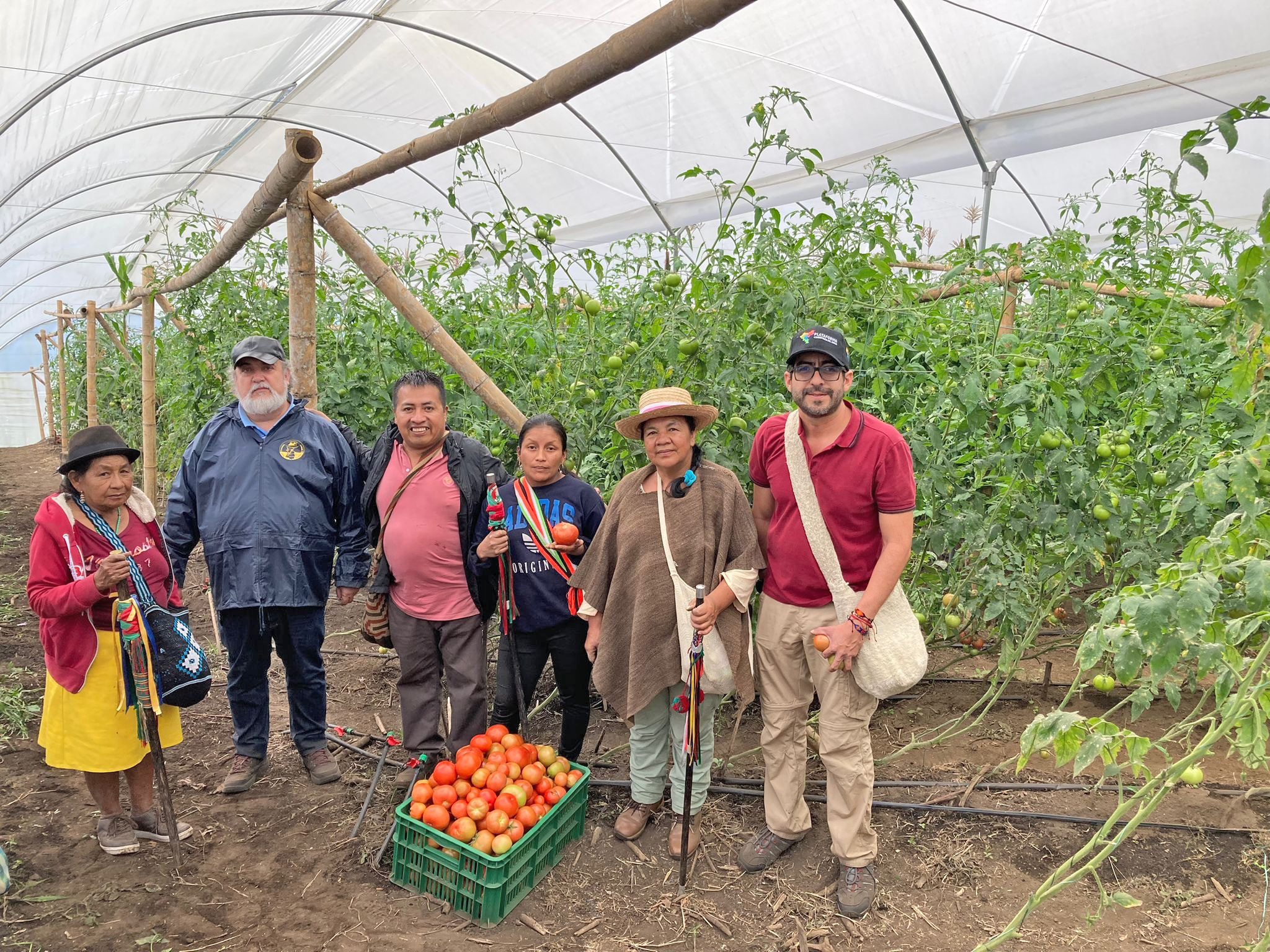 Lorra comparte su experiencia con la comunidad del Cauca en Colombia